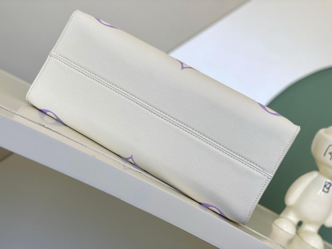 ホワイトレザーバッグ M45595