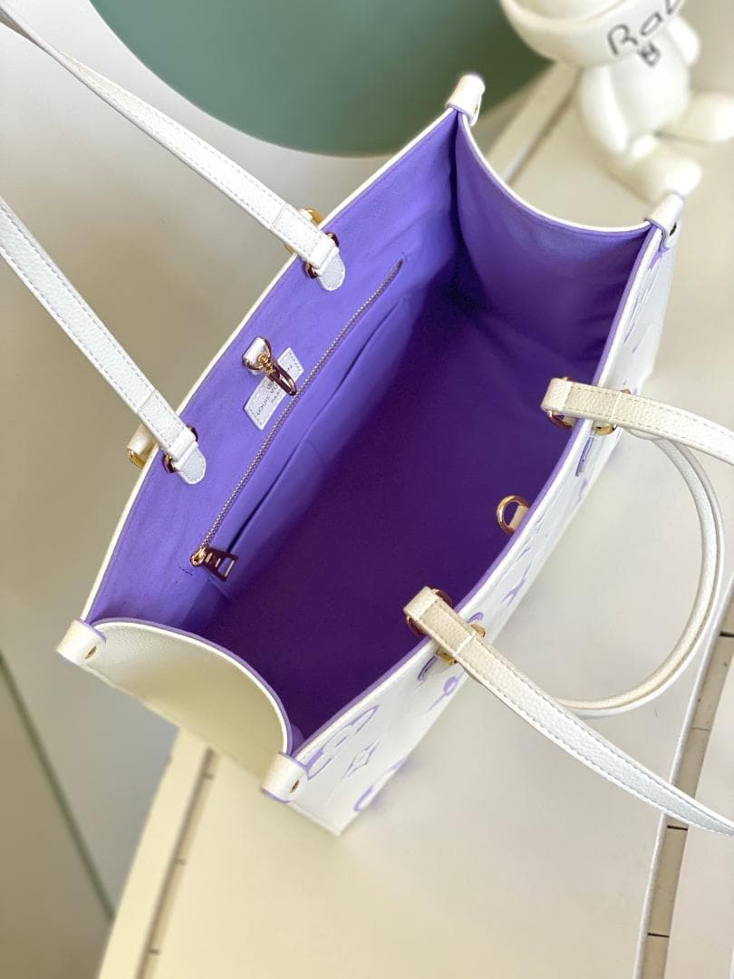 ホワイトレザーバッグ M45595