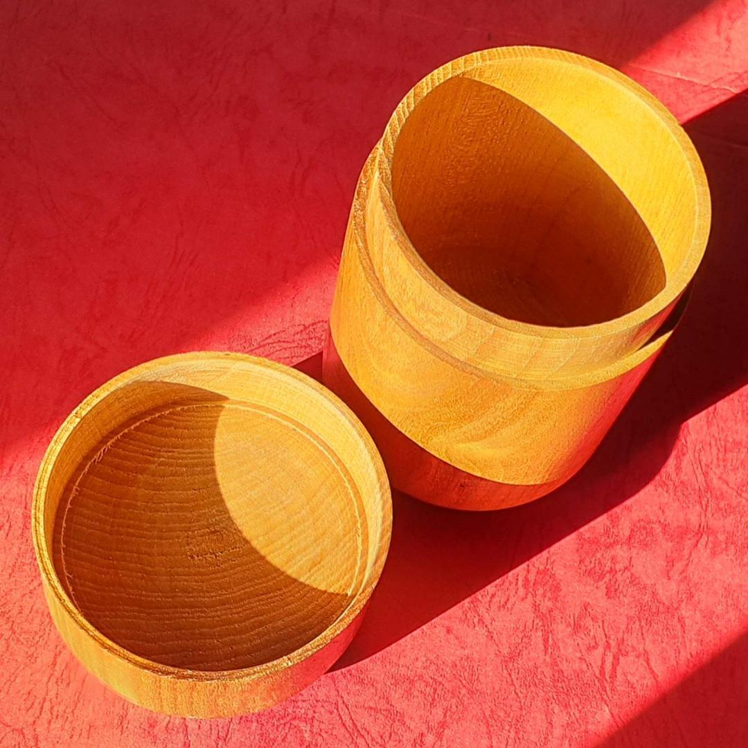 小物入れ 桑(クワ) 幅8.3cm 高13.5cm フタ付き 円筒形 超銘木