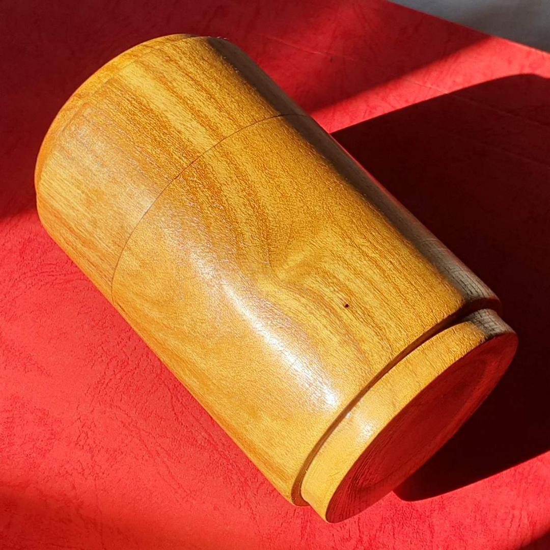 小物入れ 桑(クワ) 幅8.3cm 高13.5cm フタ付き 円筒形 超銘木