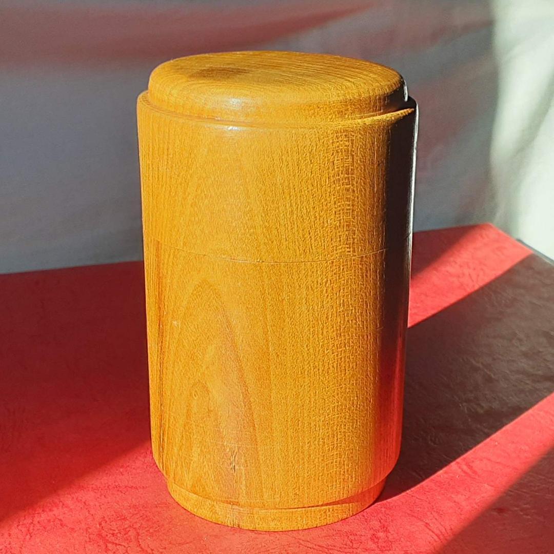 小物入れ 桑(クワ) 幅8.3cm 高13.5cm フタ付き 円筒形 超銘木