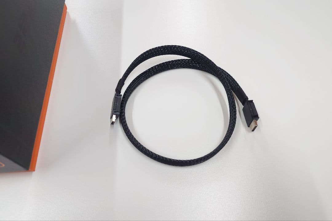 ONEXGPU2 eGPU（AMD Radeon RX 7800M/12GB ）