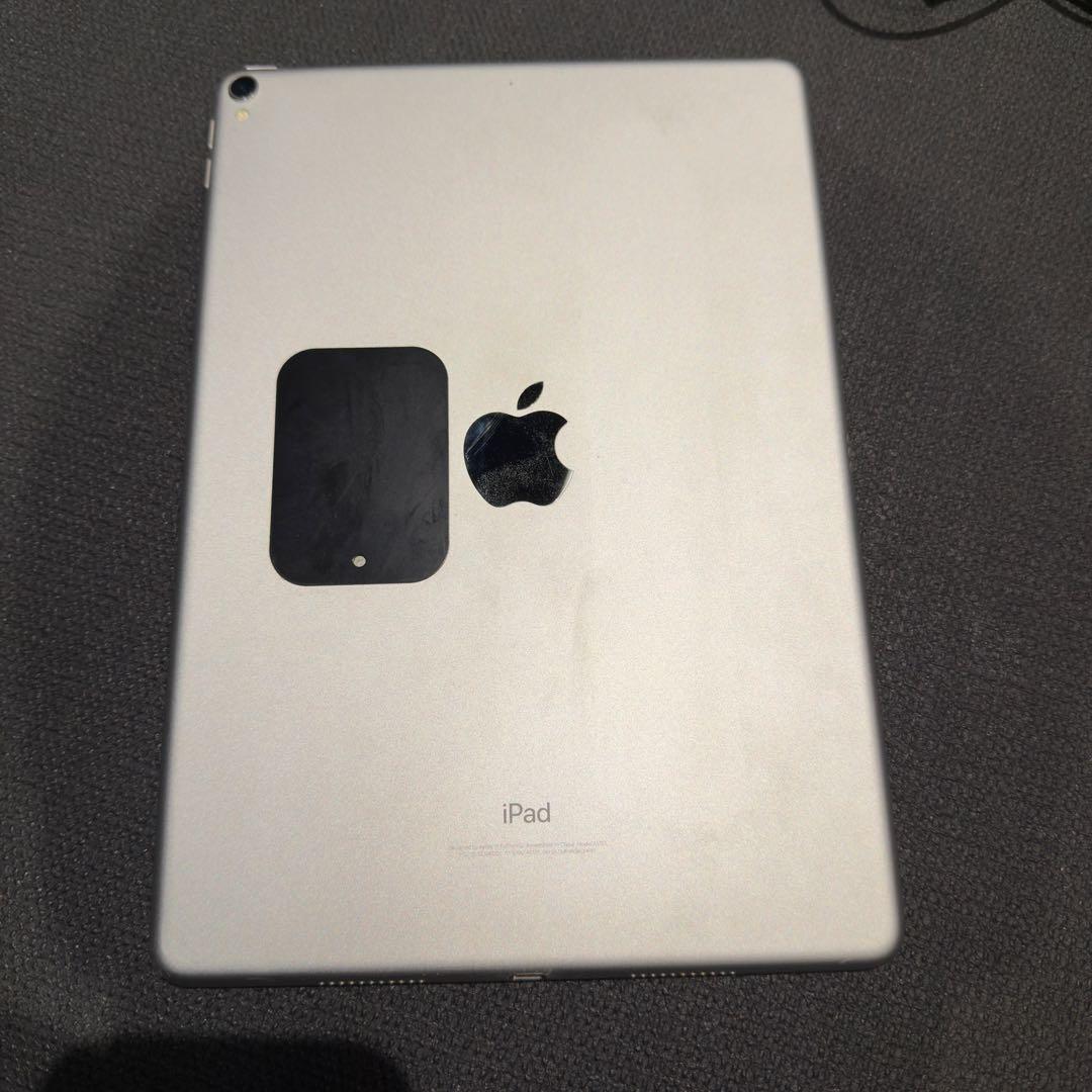 iPad Pro 10.5インチ256MB 付属品全てあり　画面割れあり