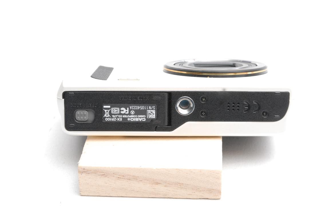 CASIO EXILIM EX-ZR100 (訳アリ品）