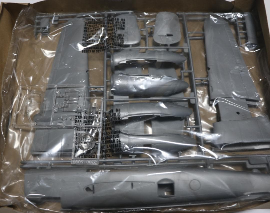 モノグラム製　ノースアメリカンＢー２５Ｊミッチェル　1／４８　プラモデル　未組立