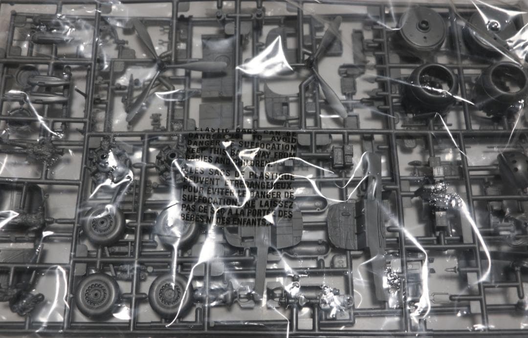 モノグラム製　ノースアメリカンＢー２５Ｊミッチェル　1／４８　プラモデル　未組立