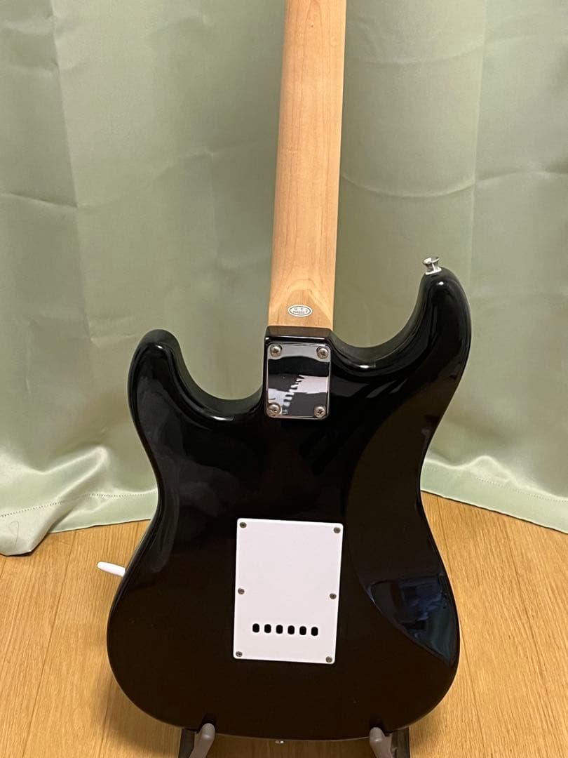 ブラックエレキギター シングルコイルSELDER