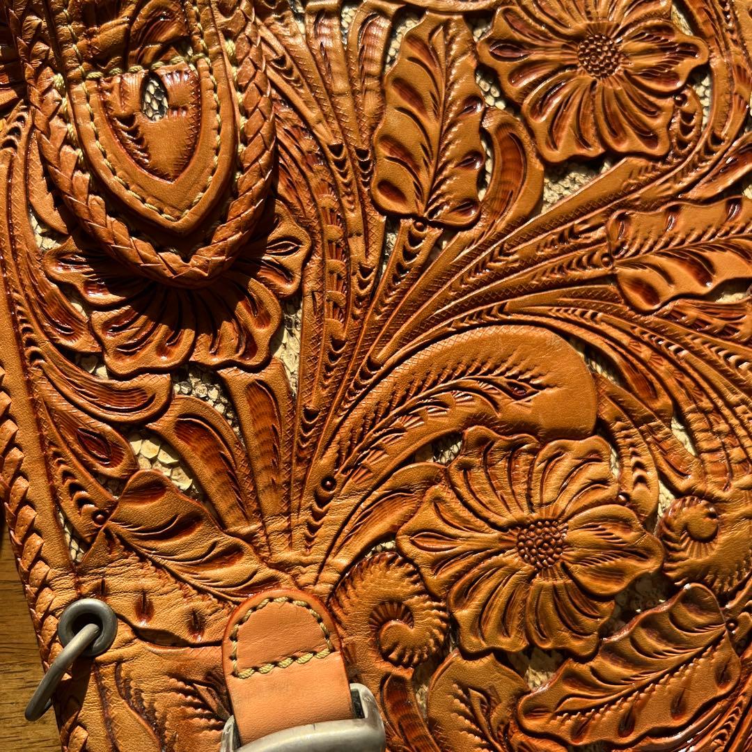 手彫りレザー 長財布 付き