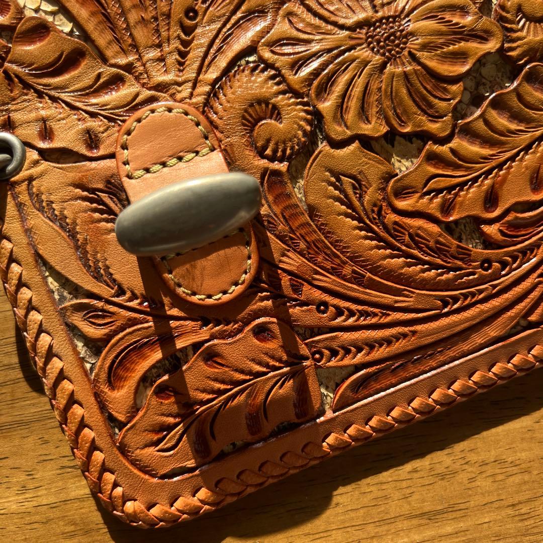 手彫りレザー 長財布 付き