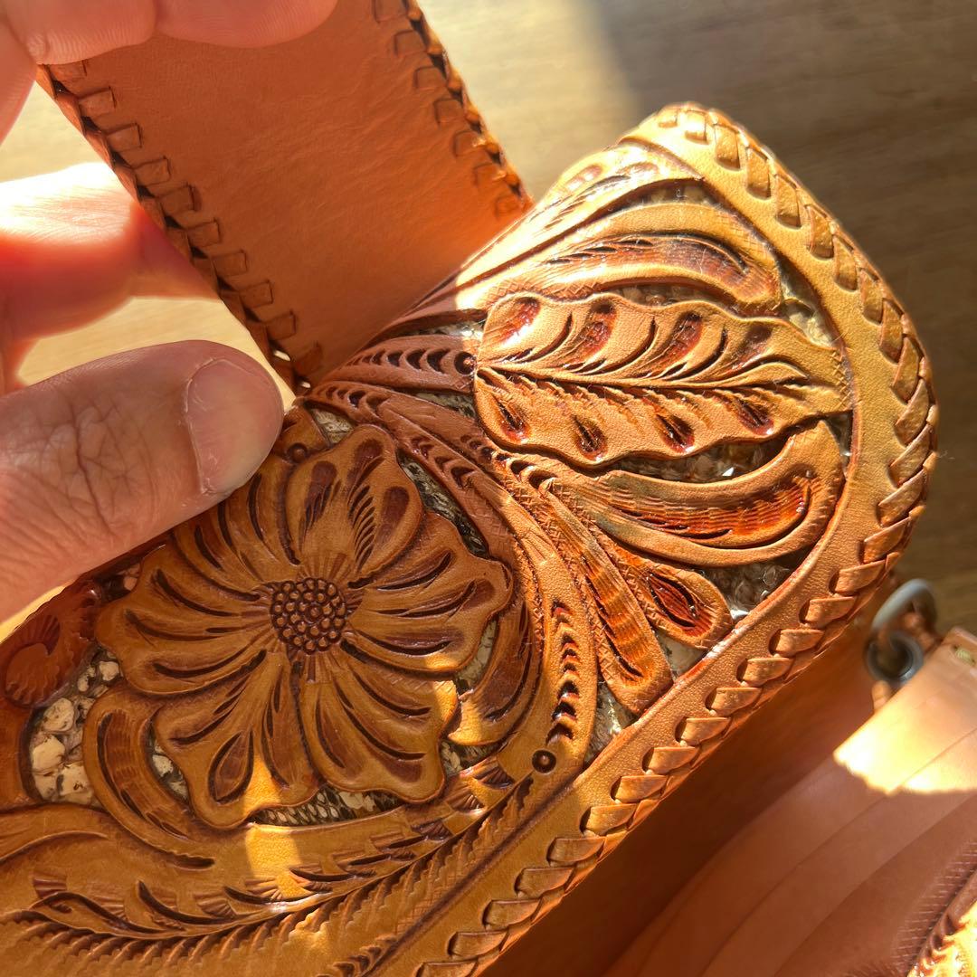 手彫りレザー 長財布 付き