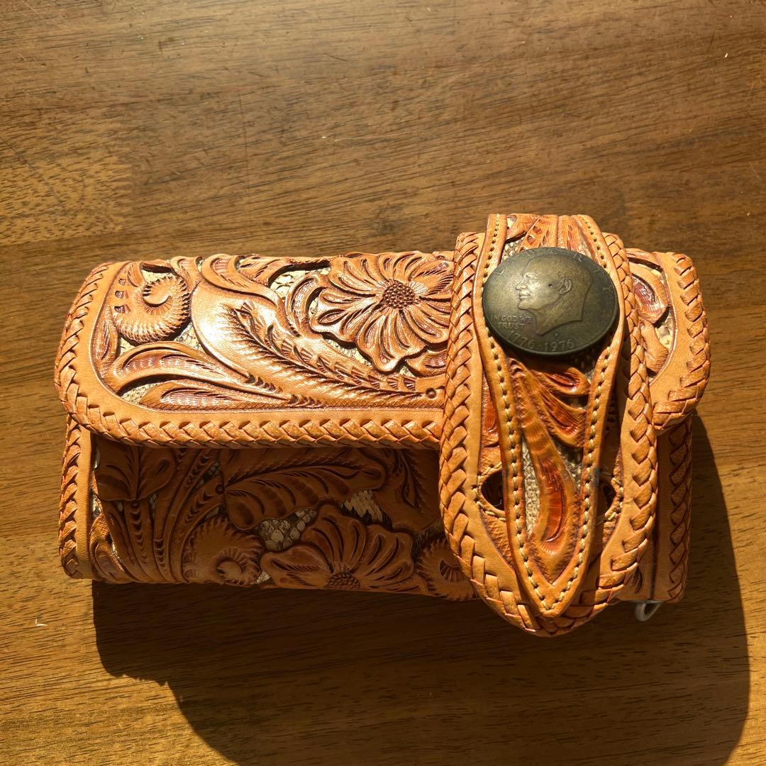 手彫りレザー 長財布 付き