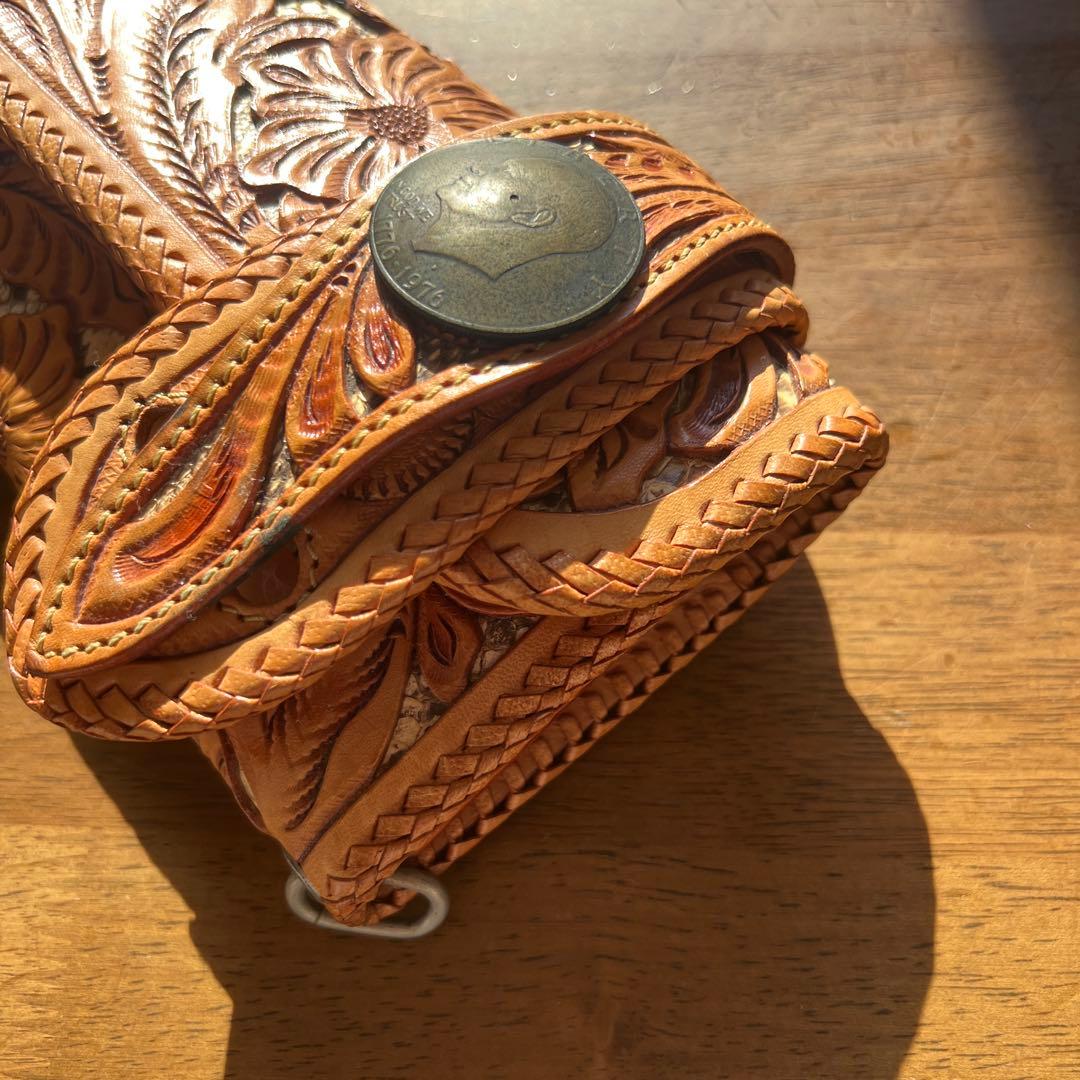 手彫りレザー 長財布 付き