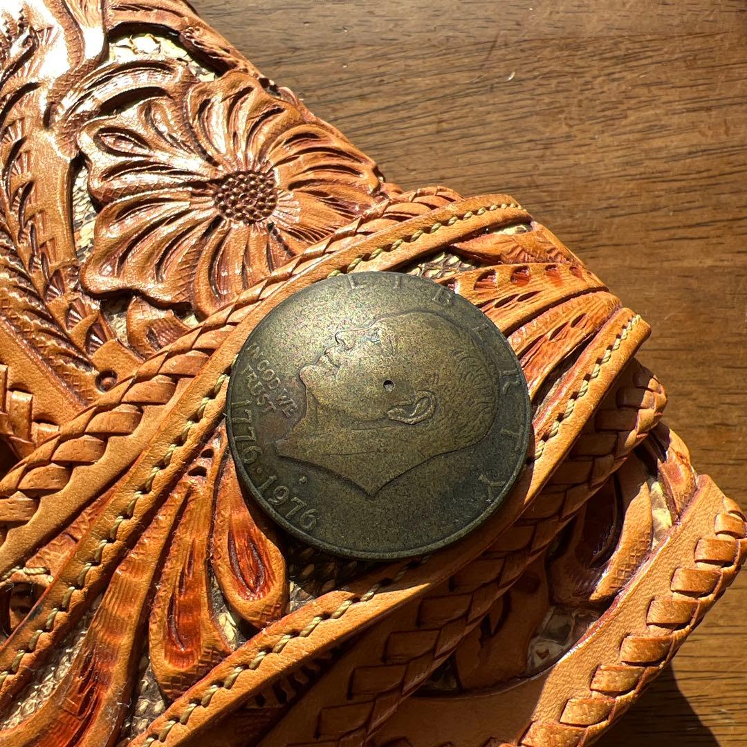 手彫りレザー 長財布 付き