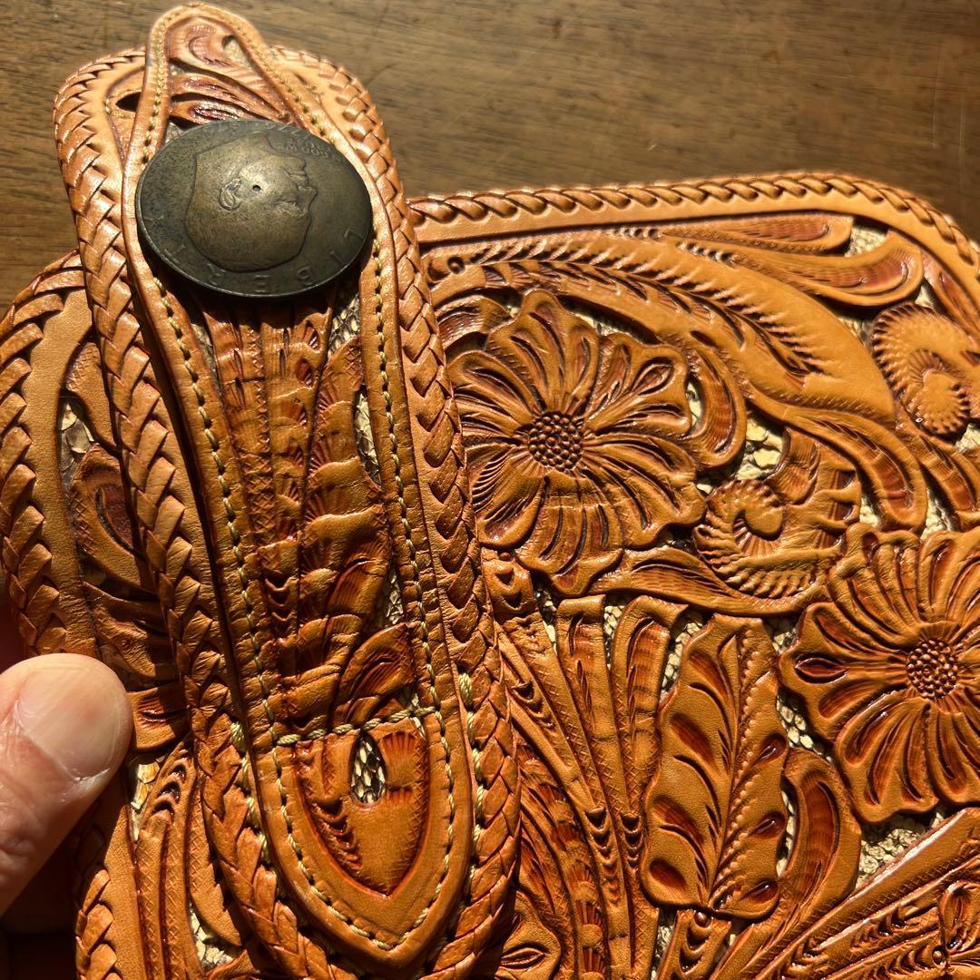 手彫りレザー 長財布 付き