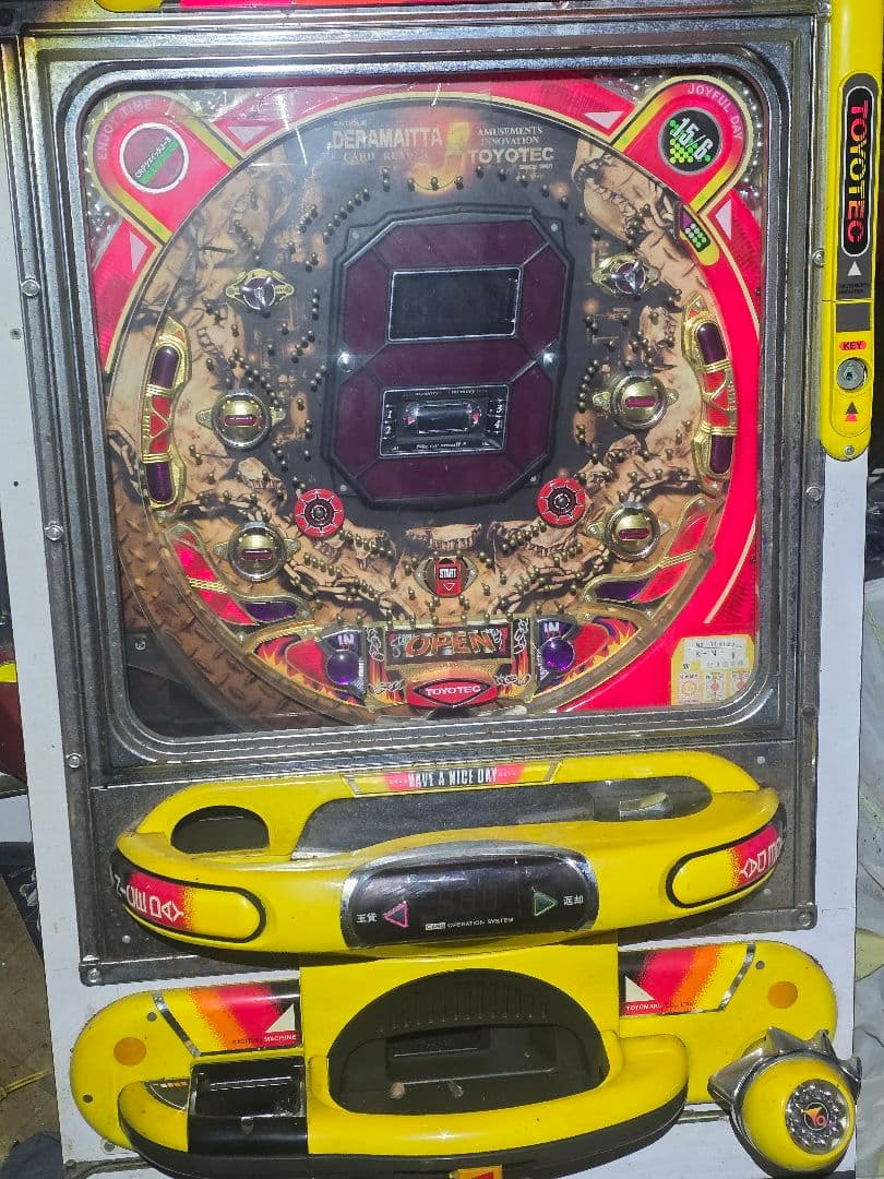 デラマイッタ パチンコ機 赤/黄