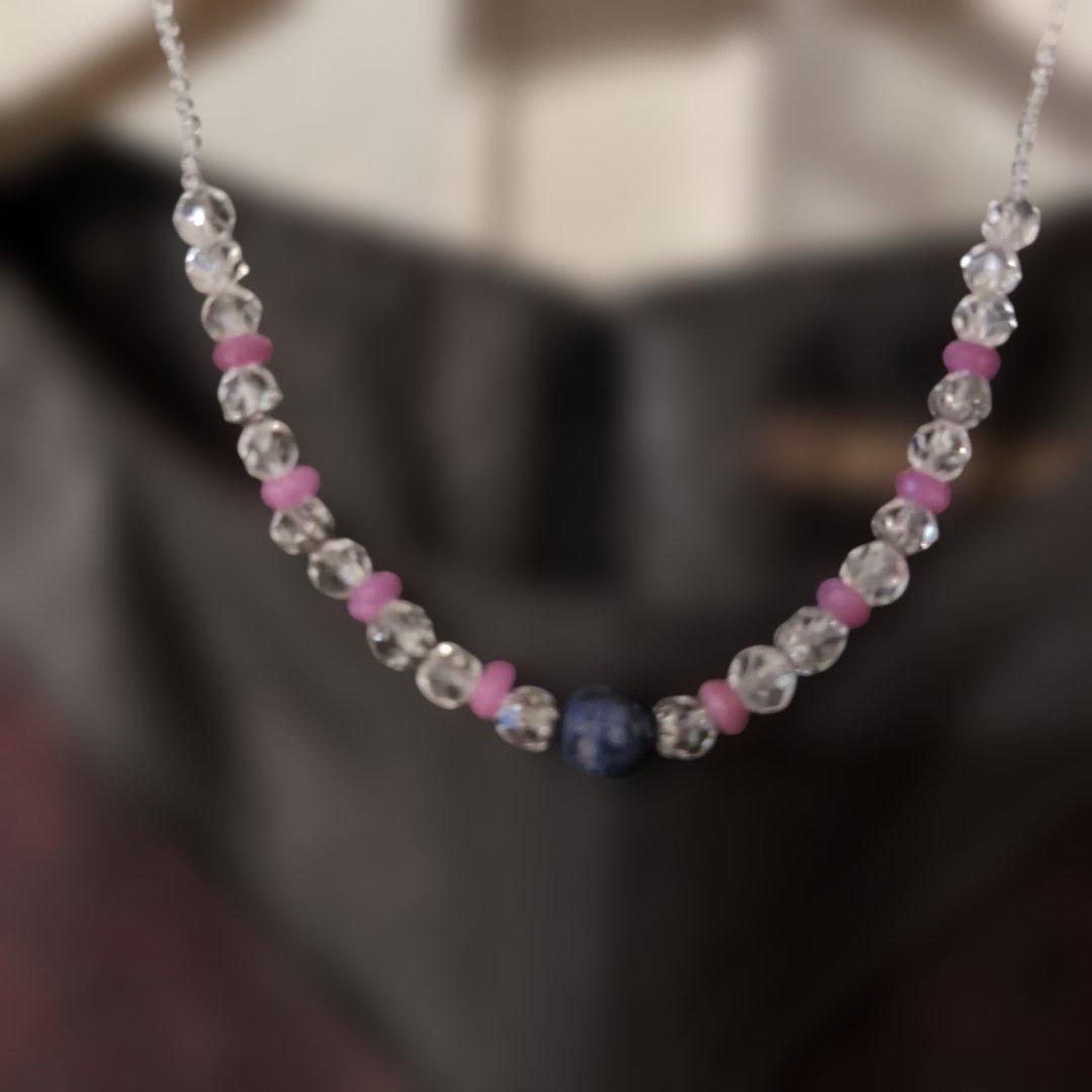 ✨週明けセール✨　繊細なカット天然石のネックレス　サファイア、ルビー、水晶