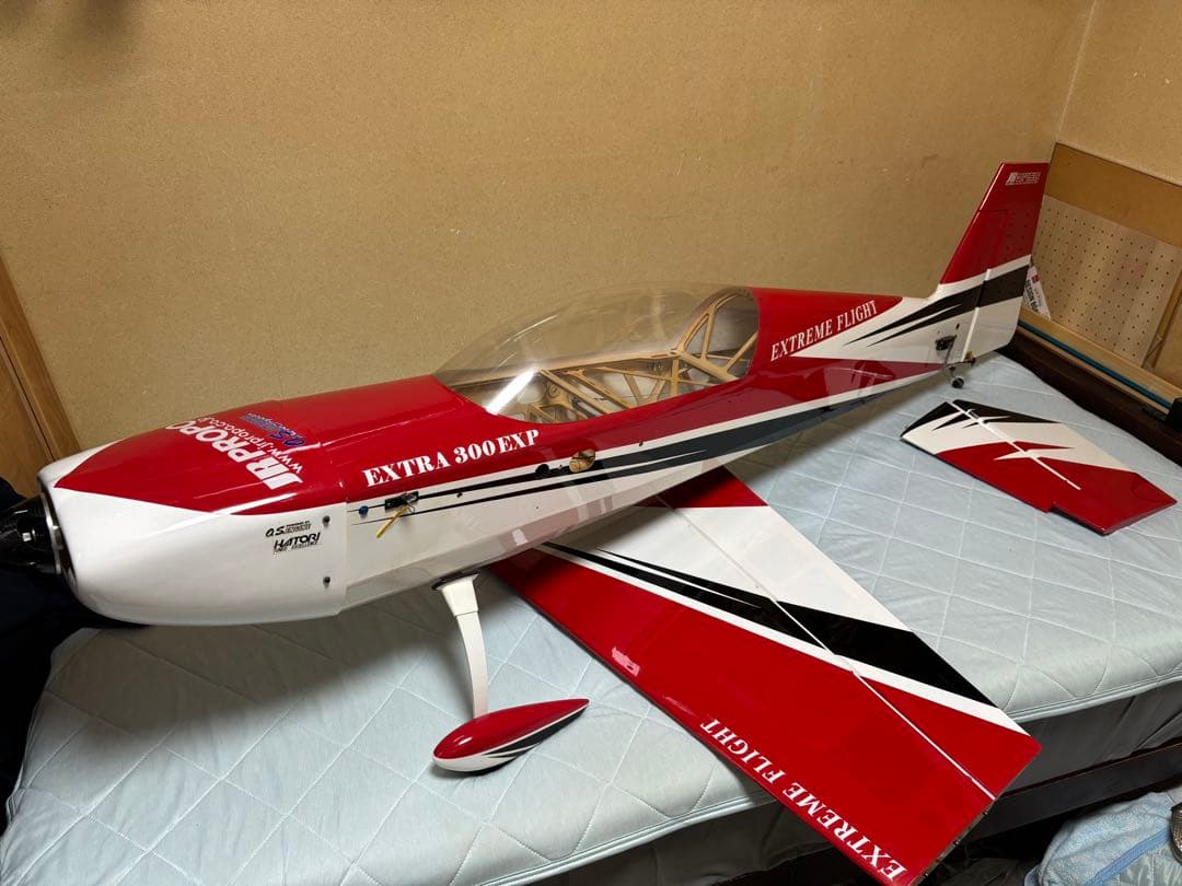 ラジコン飛行機　78インチEXTRA 300 EXTREME FLIGHT