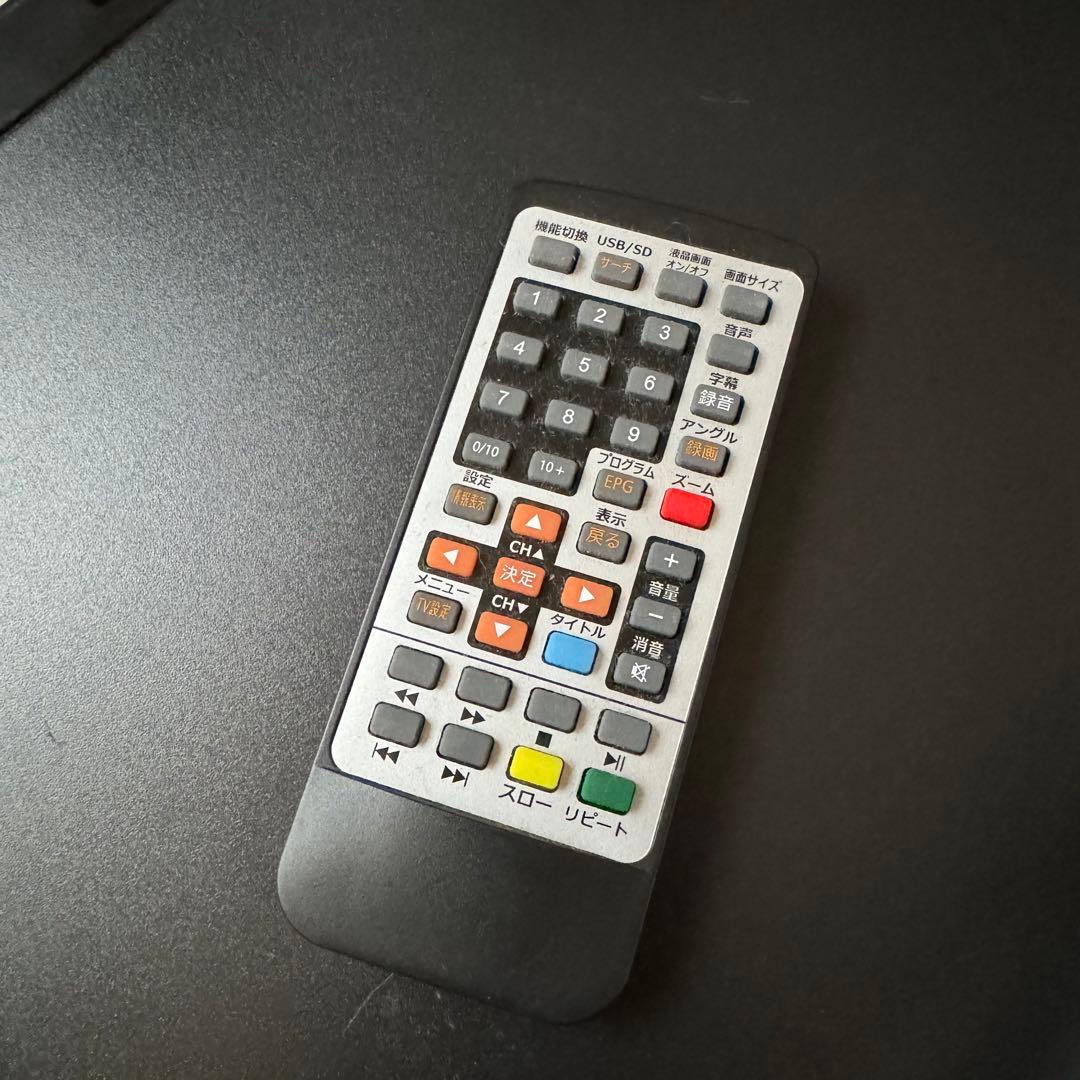 VERSOS 15.4インチ液晶ポータブルDVD VS-S154M