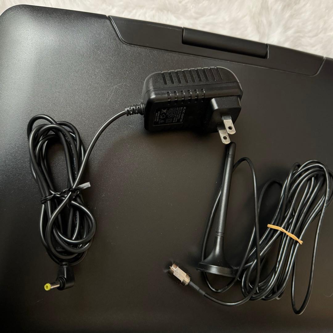 VERSOS 15.4インチ液晶ポータブルDVD VS-S154M