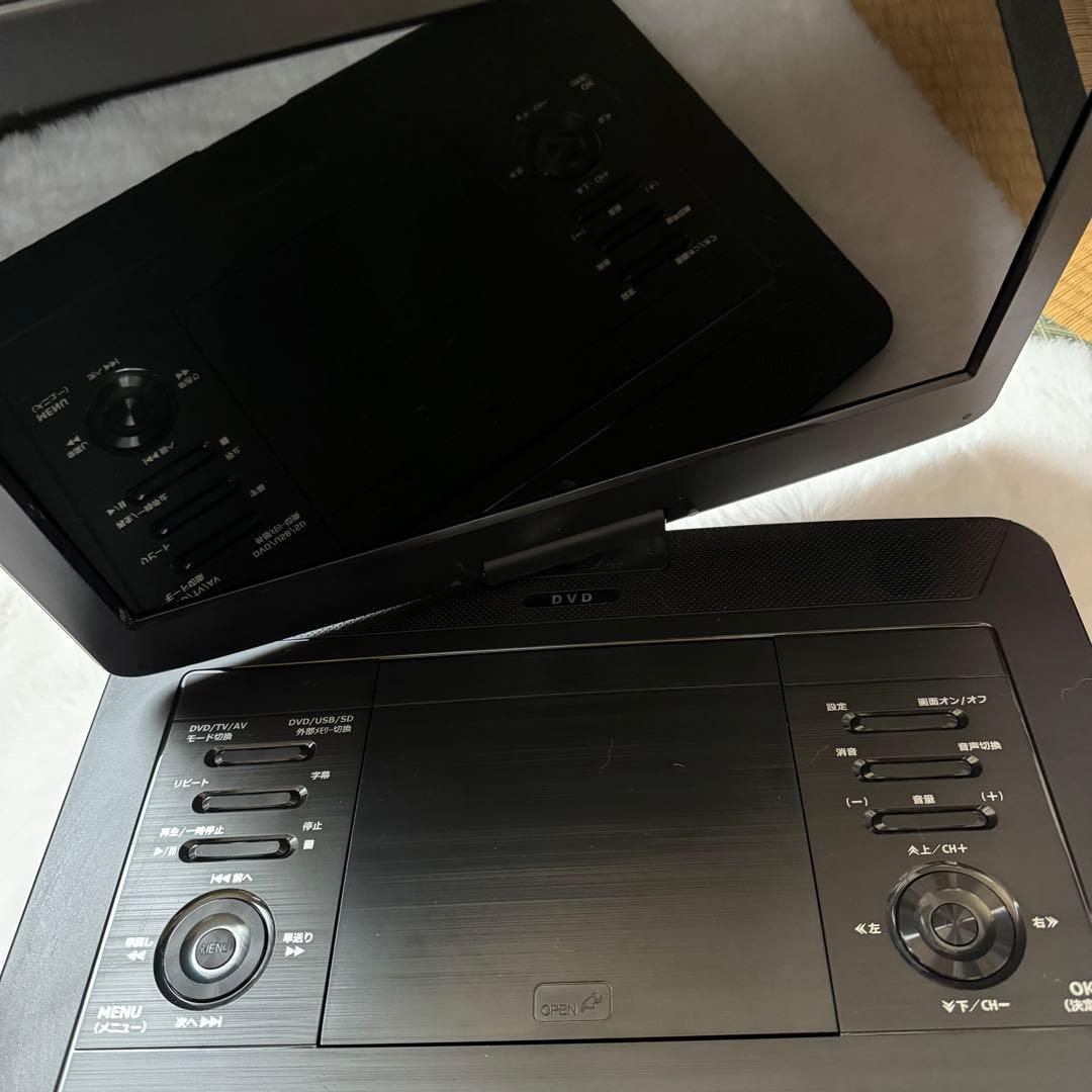 VERSOS 15.4インチ液晶ポータブルDVD VS-S154M