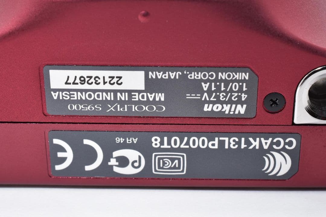 Nikon coolpix S9500 レッド