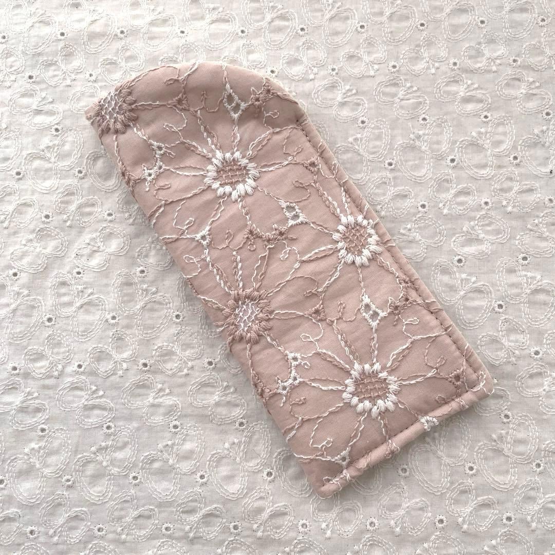刺繍生地のメガネケース　ハンドメイド　くすみピンク　マーガレット刺繍柄　M346