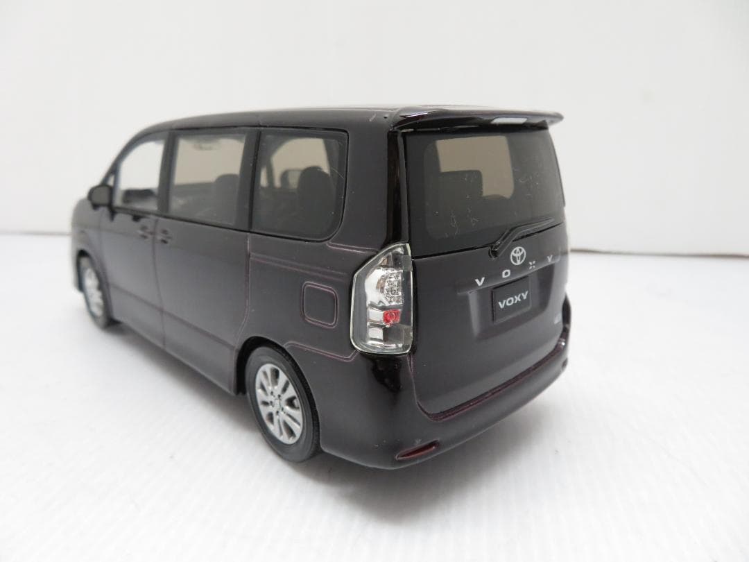トヨタ ヴォクシー カラーサンプル ミニカー ボルドーマイカメタリック 非売品