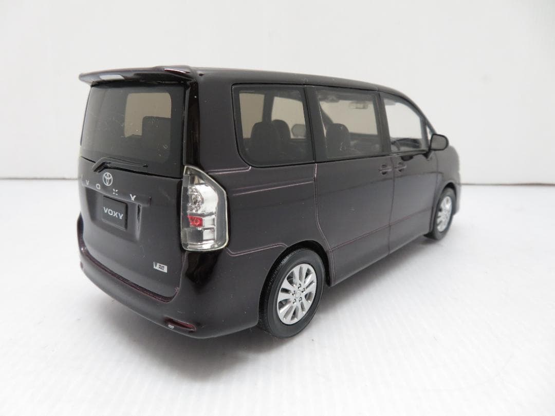 トヨタ ヴォクシー カラーサンプル ミニカー ボルドーマイカメタリック 非売品