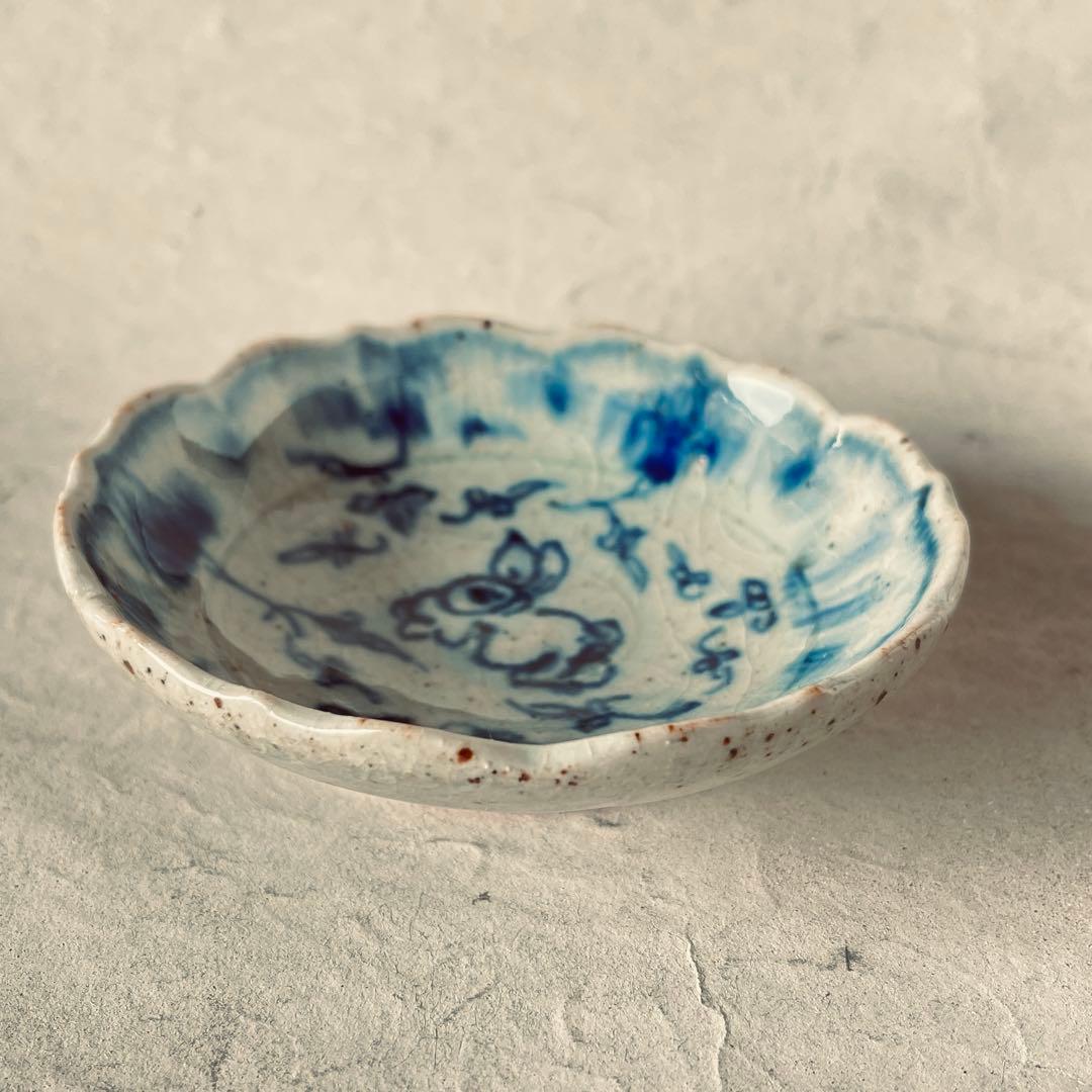 【新品未使用】イムサエム 染付 兎紋輪花小皿　入手困難