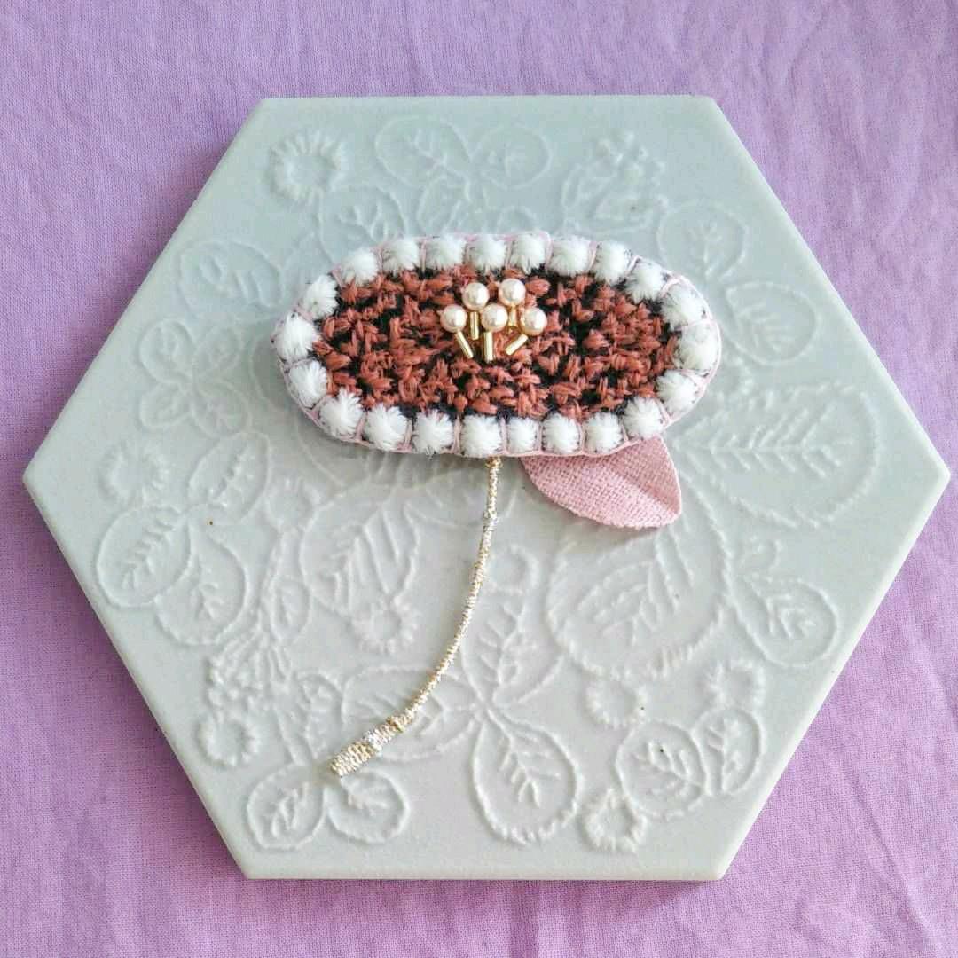 商談中 11 ハンドメイド ブローチアクセサリー ミナペルホネン生地使用