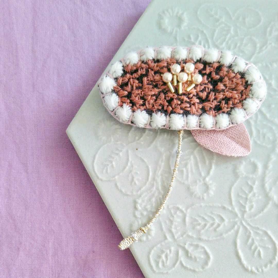 商談中 11 ハンドメイド ブローチアクセサリー ミナペルホネン生地使用