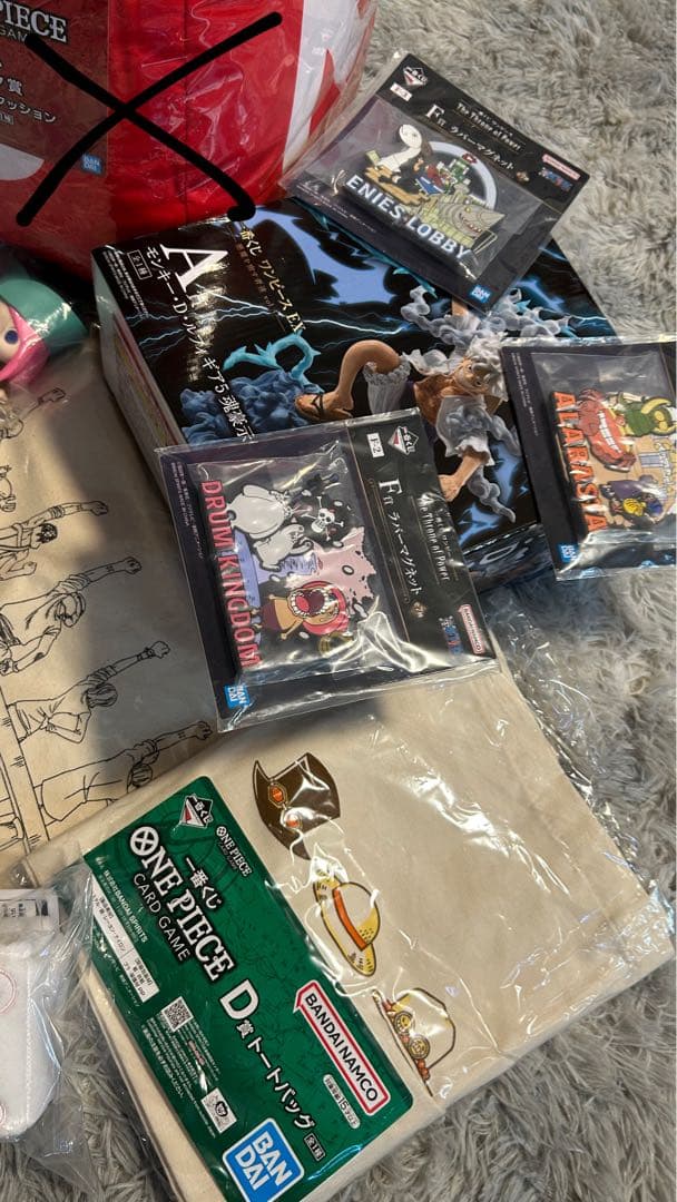 最安値！11点新品未開封ワンピースフィギュア、クッション、トートバッグ詰め合わせ