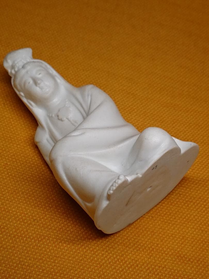 仏教美術　観音　仏像　磁器　置物　インテリア　工芸品　美術品　A1329