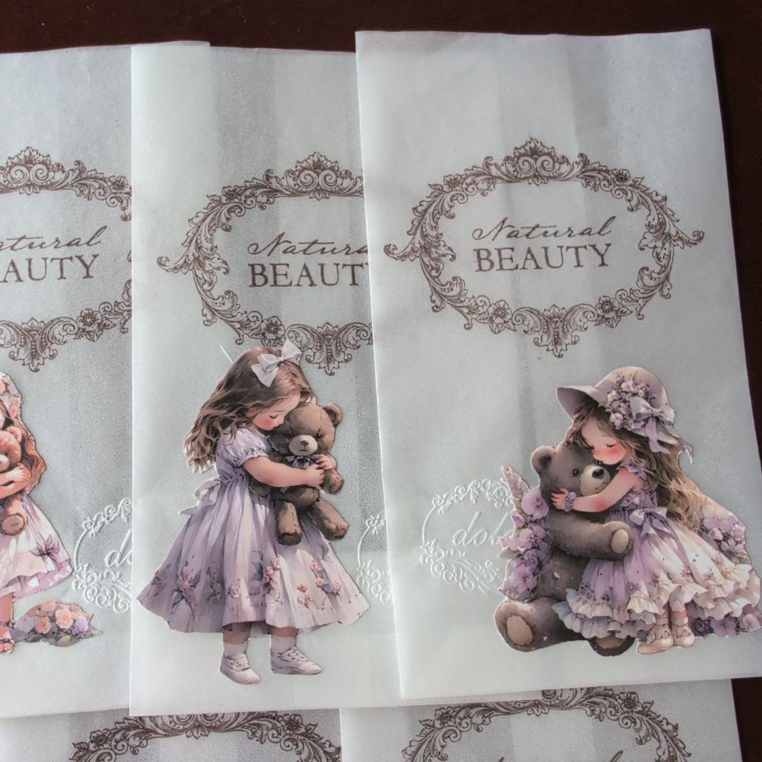 〜グラシン封筒　熊を抱いた女の子〜