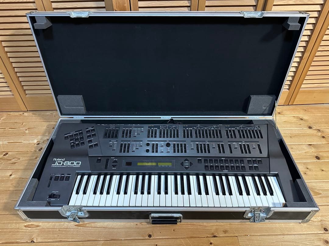 Roland JD-800 シンセサイザー 61鍵　ハードケース付き