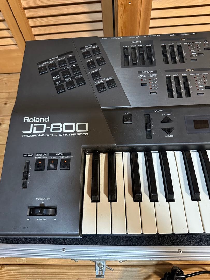 Roland JD-800 シンセサイザー 61鍵　ハードケース付き