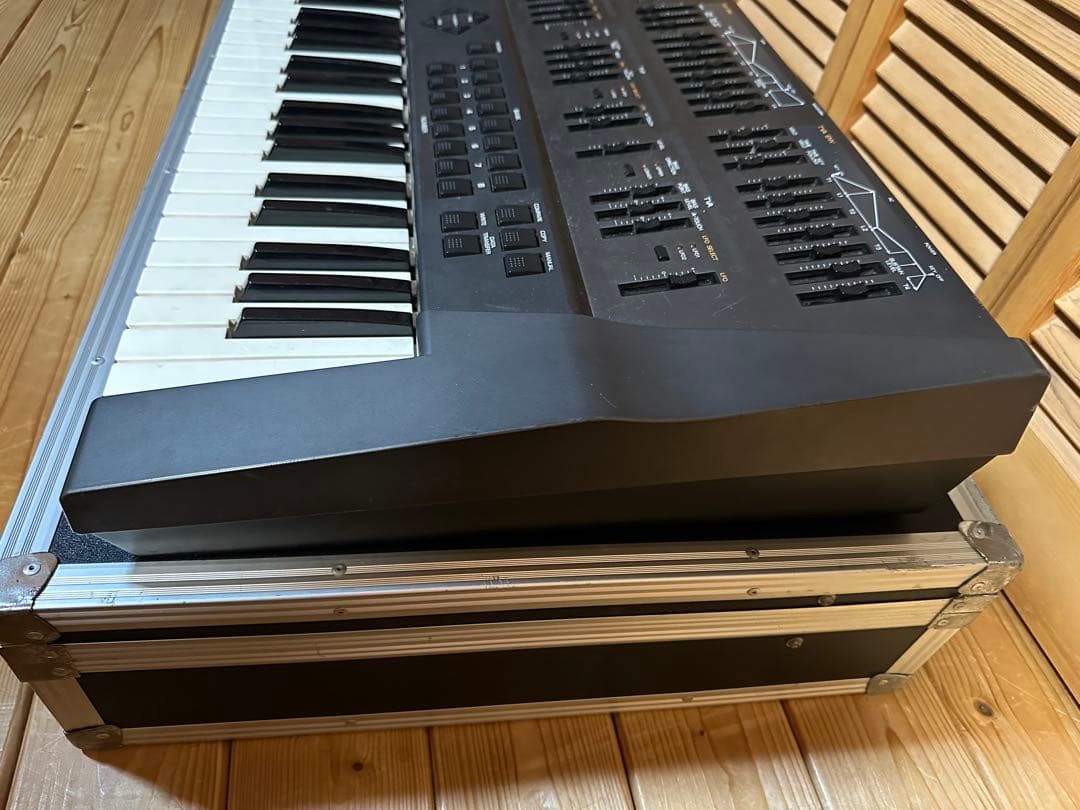Roland JD-800 シンセサイザー 61鍵　ハードケース付き