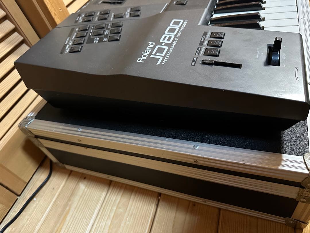 Roland JD-800 シンセサイザー 61鍵　ハードケース付き