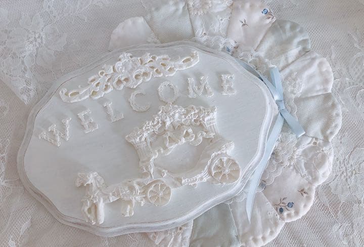 ヨーロピアンな馬車のwelcomeボード