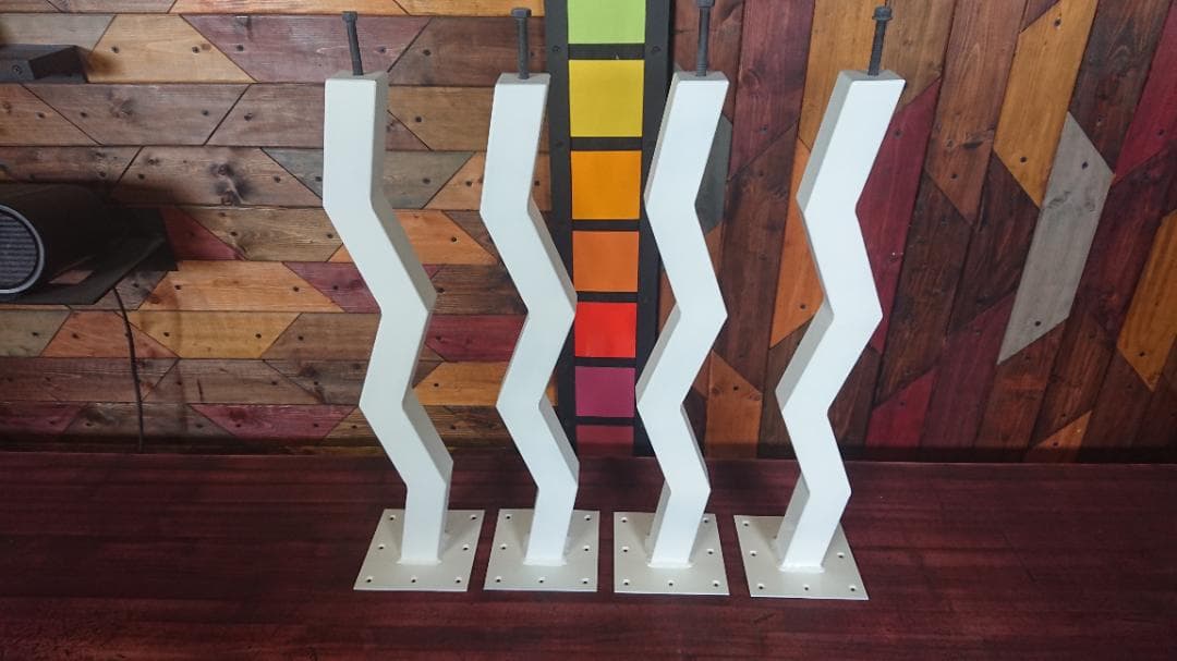 マットホワイトでアイアンな極太鉄脚♪ 50×100×650mm 波型 4脚ver