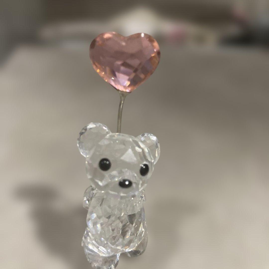 スワロフスキーのクリスタル ベアーの置物 ピンクハート付き