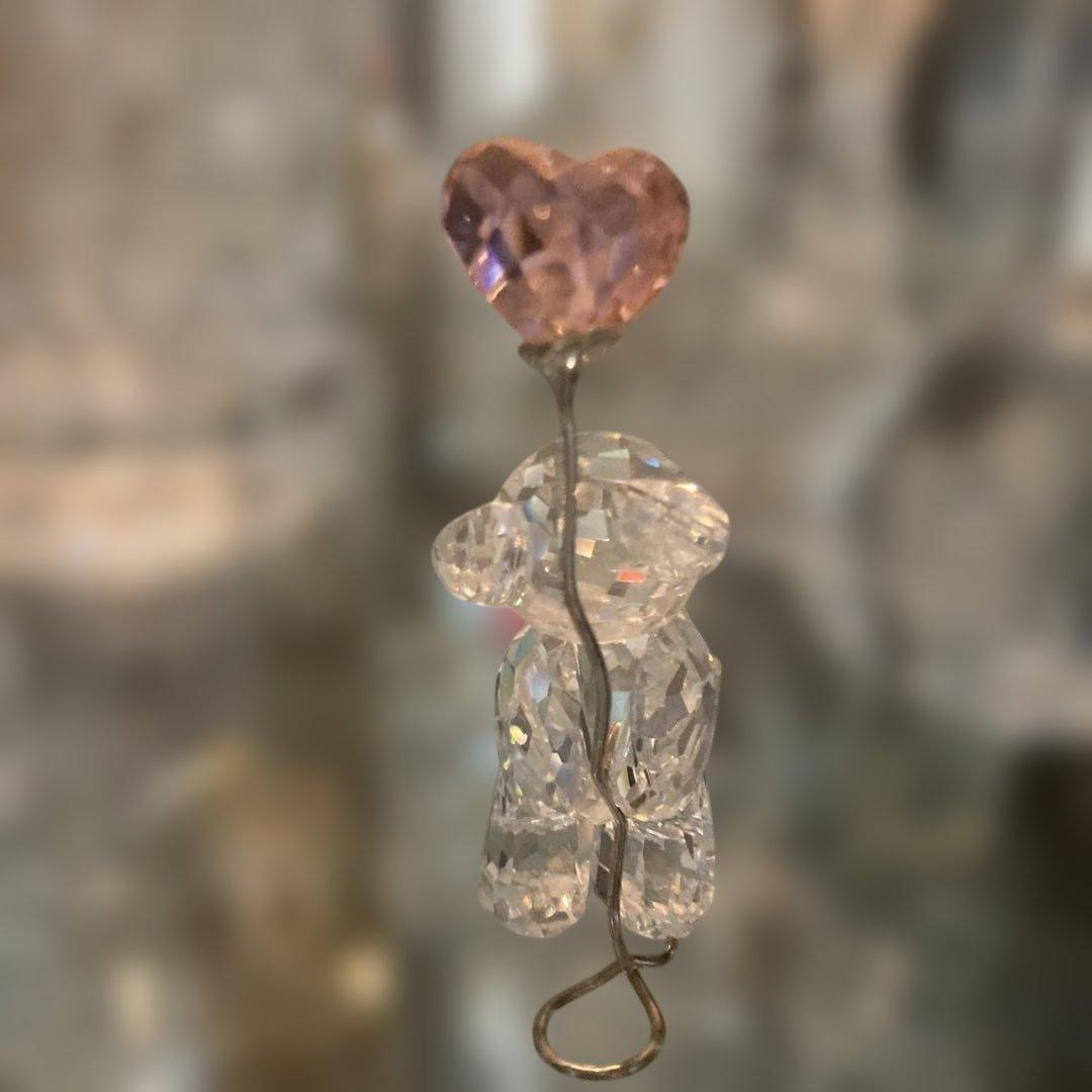 スワロフスキーのクリスタル ベアーの置物 ピンクハート付き