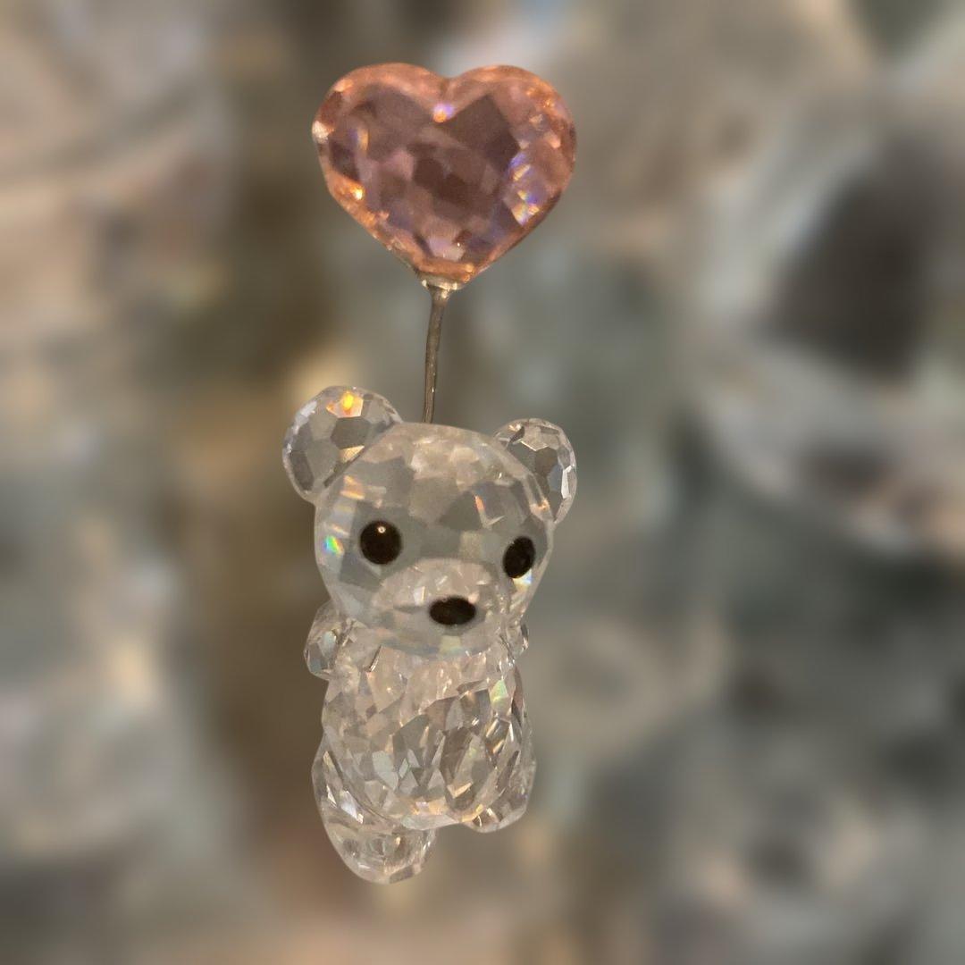 スワロフスキーのクリスタル ベアーの置物 ピンクハート付き