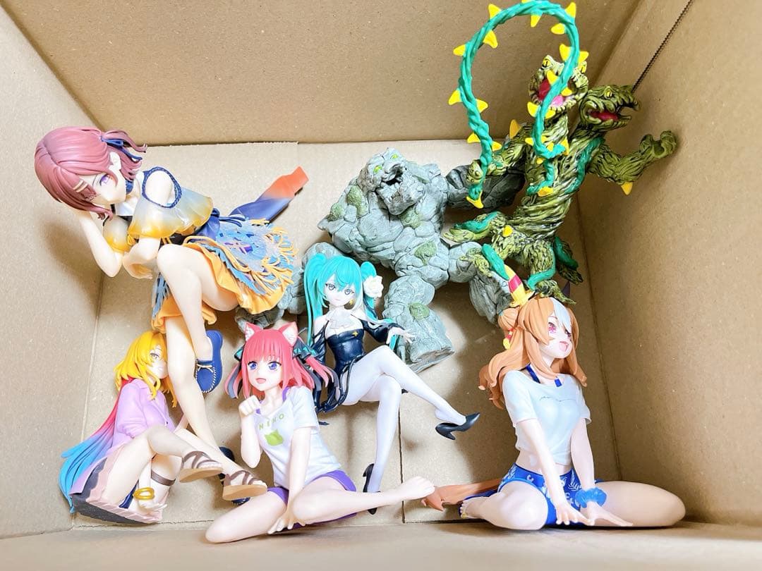 ノンジャンル キャラクターグッズ まとめ売り 詰め合わせ 80サイズダンボール