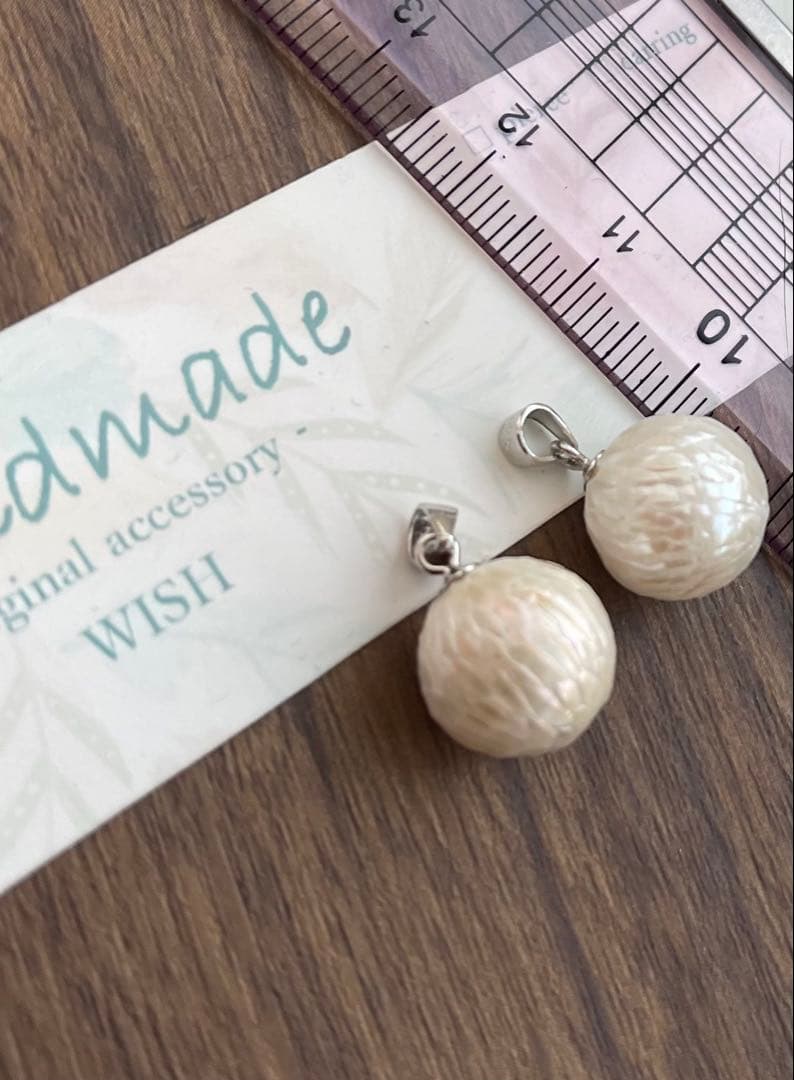 値下げドラゴンスケールカービング淡水パールのチャーム シルバー