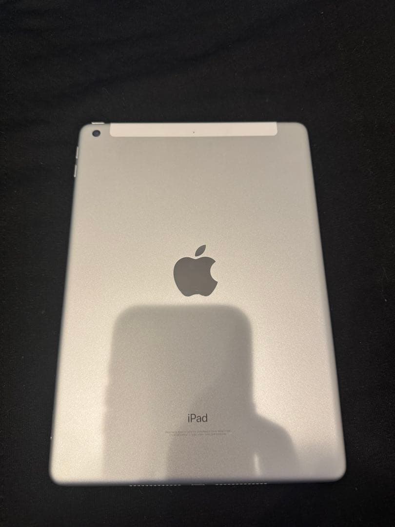 Apple iPad 第六世代　32GB シルバー 本体