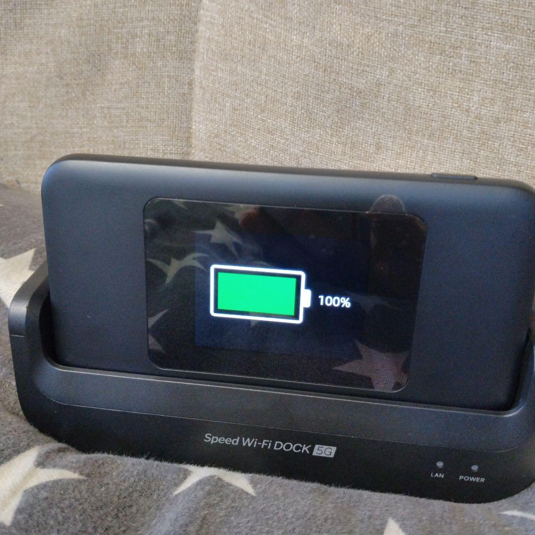 Speed Wi-Fi DOCK 5G 01 本体とACアダプター