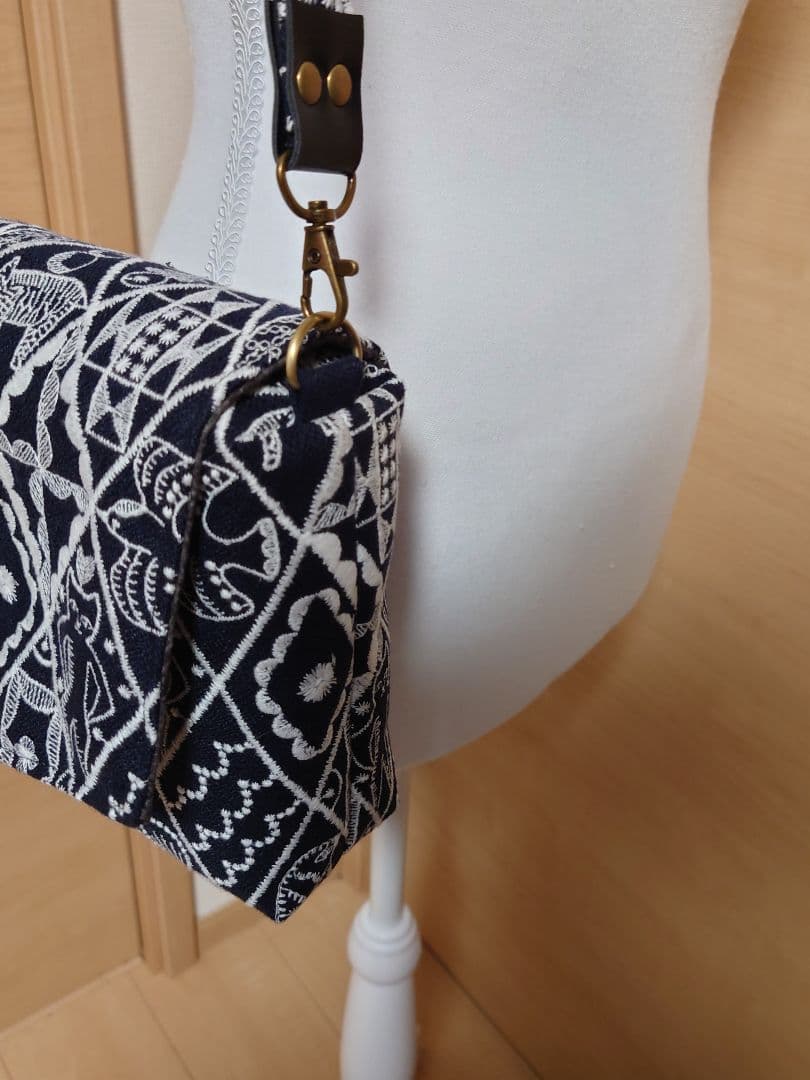 symphony navy ミナペルホネン　クラッチバッグ