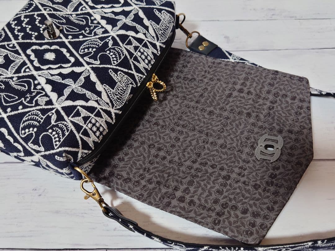 symphony navy ミナペルホネン　クラッチバッグ