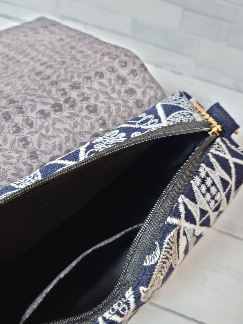 symphony navy ミナペルホネン　クラッチバッグ